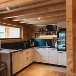 Hus - *