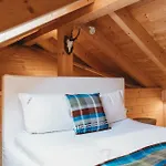 Hus - *
