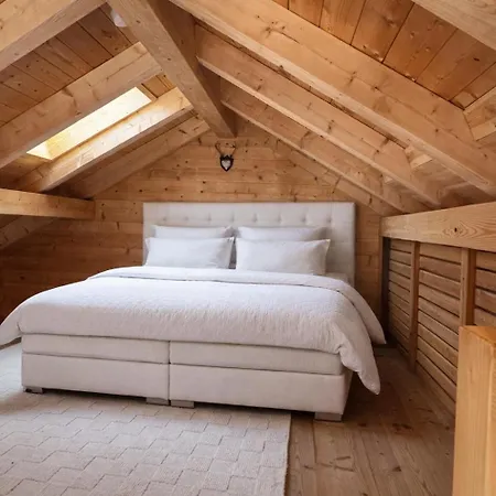 Hus - *